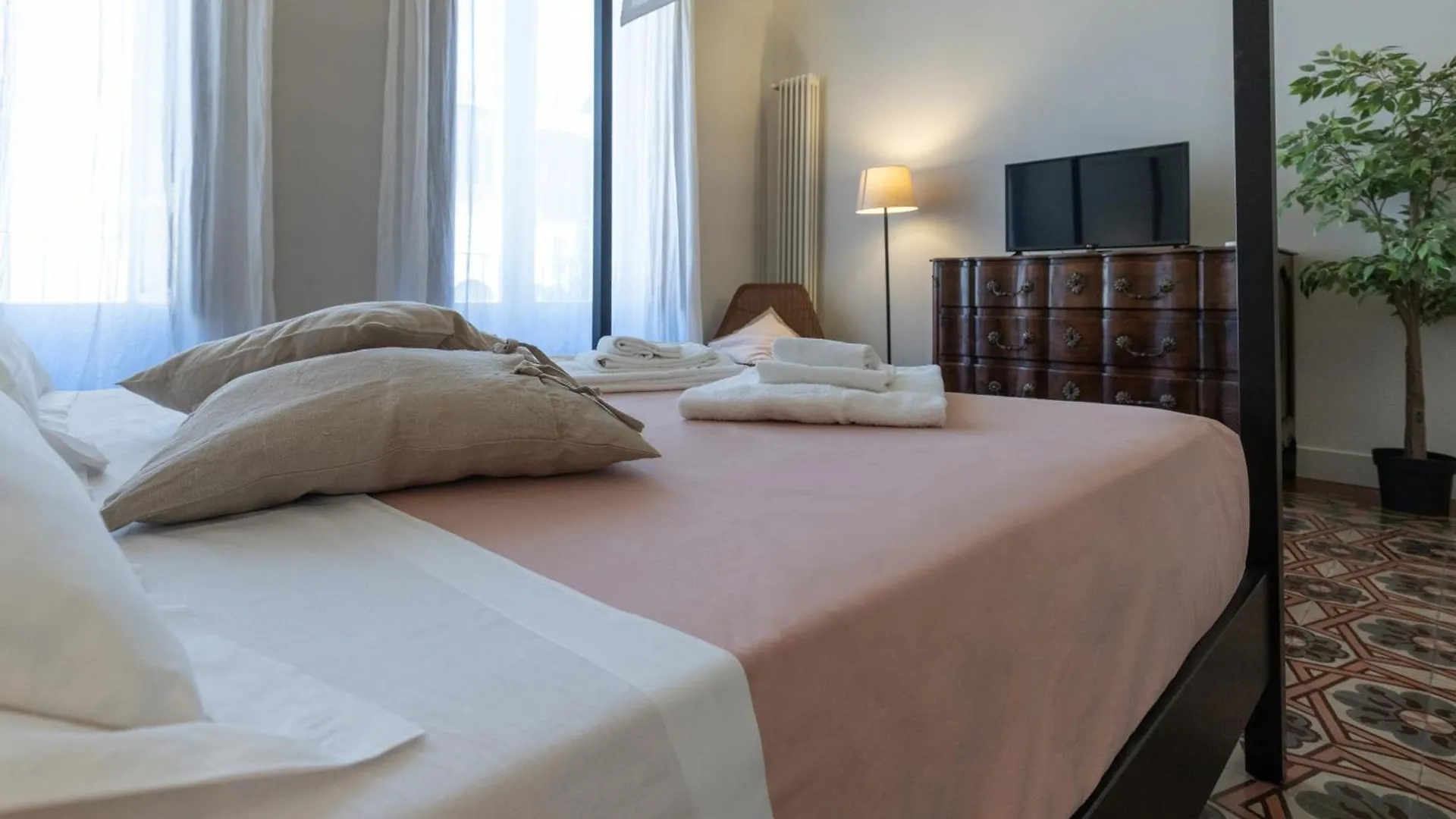 Mirone - Suite Apartments Catania Centro 0*,  Italy
